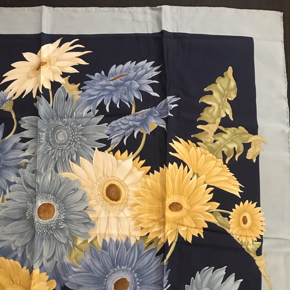 SALVATORE FERRAGAMO SILK SCARF - Picture 6 of 11